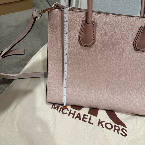 Michael Kors Mercer Large Pebbled Leather Accordion Tote Bag - Picture 11 of 16